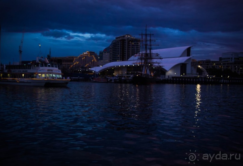 DARLING HARBOUR IN THE EVENING - SYDNEY