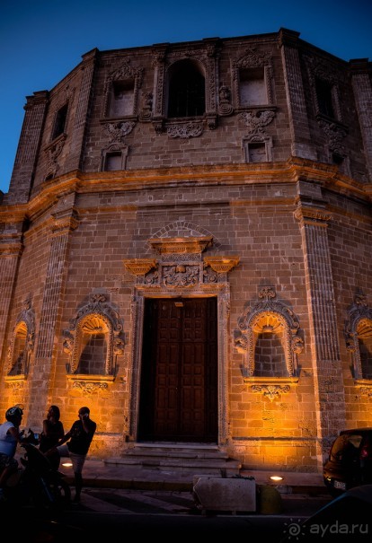 ГАЛИПОЛИ В ИТАЛИИ ВЕЧЕРОМ