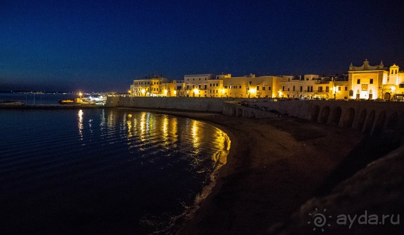 ГАЛИПОЛИ В ИТАЛИИ ВЕЧЕРОМ