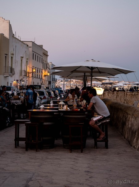 ГАЛИПОЛИ В ИТАЛИИ ВЕЧЕРОМ