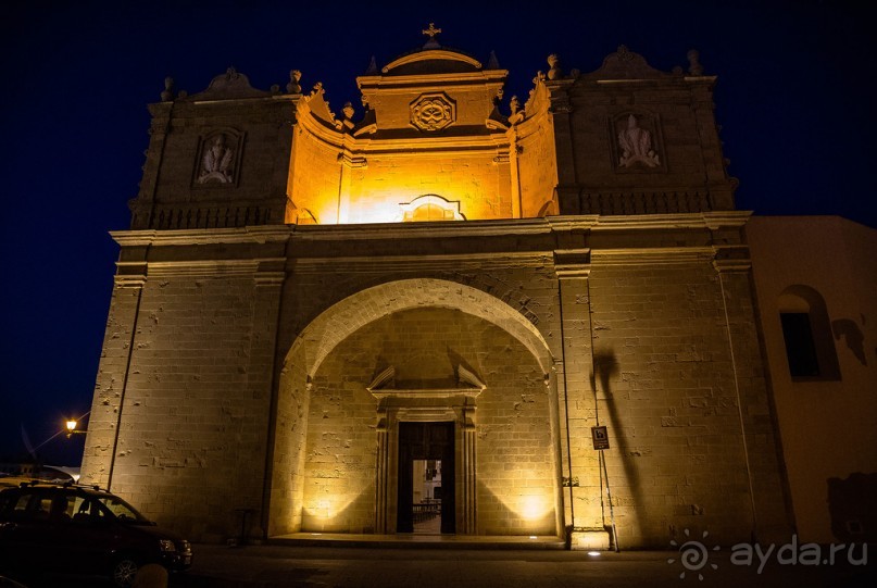 ГАЛИПОЛИ В ИТАЛИИ ВЕЧЕРОМ