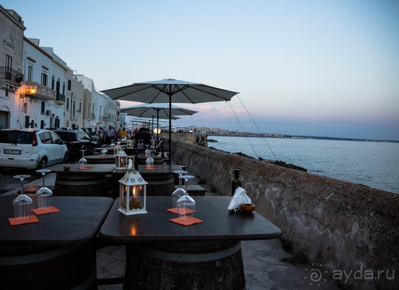 ГАЛИПОЛИ В ИТАЛИИ ВЕЧЕРОМ