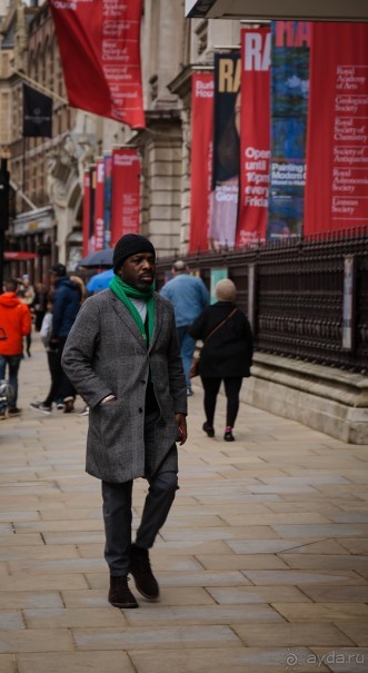 ЛЮДИ НА УЛИЦАХ ЛОНДОНА В КОНЦЕ (окончание)