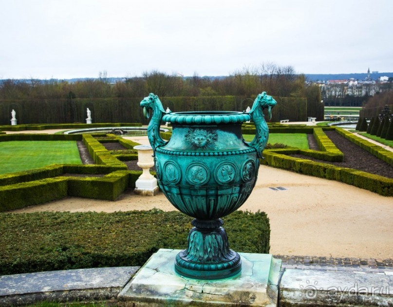 ПАСМУРНЫЙ ДЕНЬ В ВЕРСАЛЕ