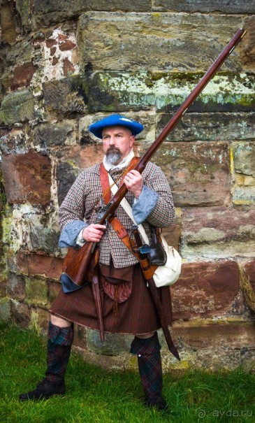 TUTBURY CASTLE В КОНЦЕ МАРТА