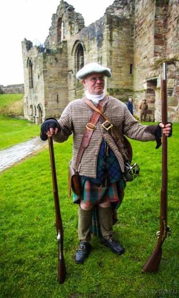 TUTBURY CASTLE В КОНЦЕ МАРТА