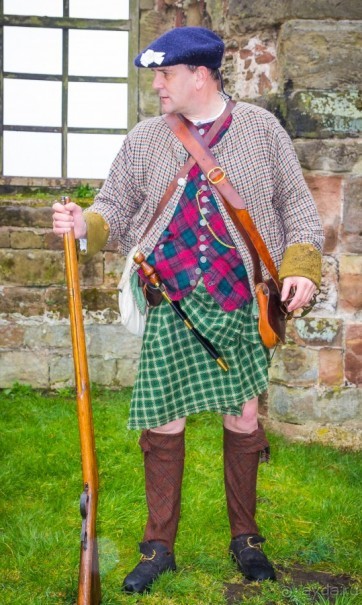 TUTBURY CASTLE В КОНЦЕ МАРТА