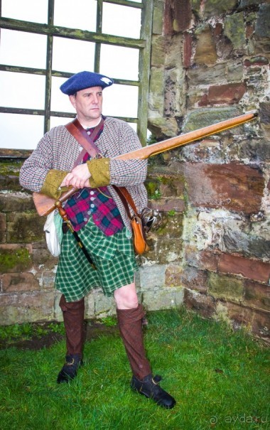 TUTBURY CASTLE В КОНЦЕ МАРТА