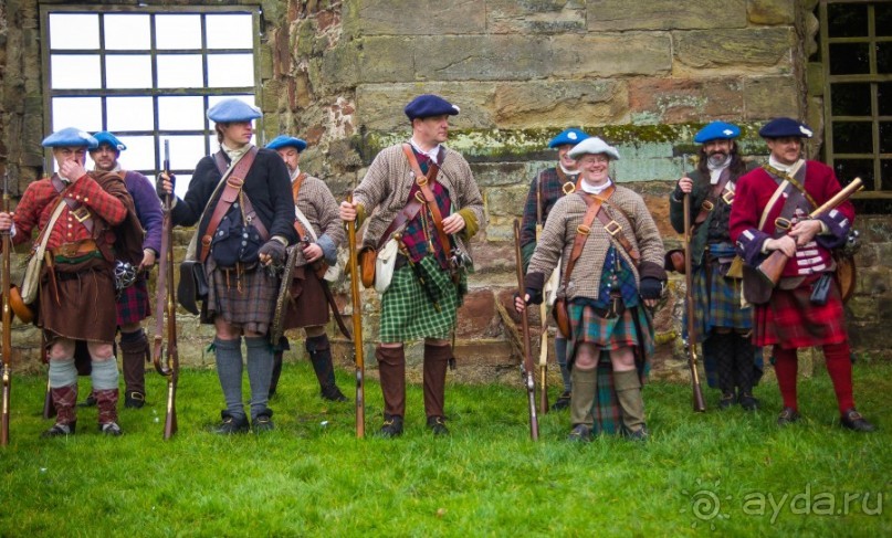 TUTBURY CASTLE В КОНЦЕ МАРТА