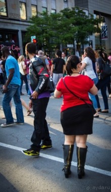 МОНРЕАЛЬ - ПРОГУЛКА УТРОМ. КАНАДА, МОНРЕАЛЬ. ЛЮДИ НА УЛИЦАХ