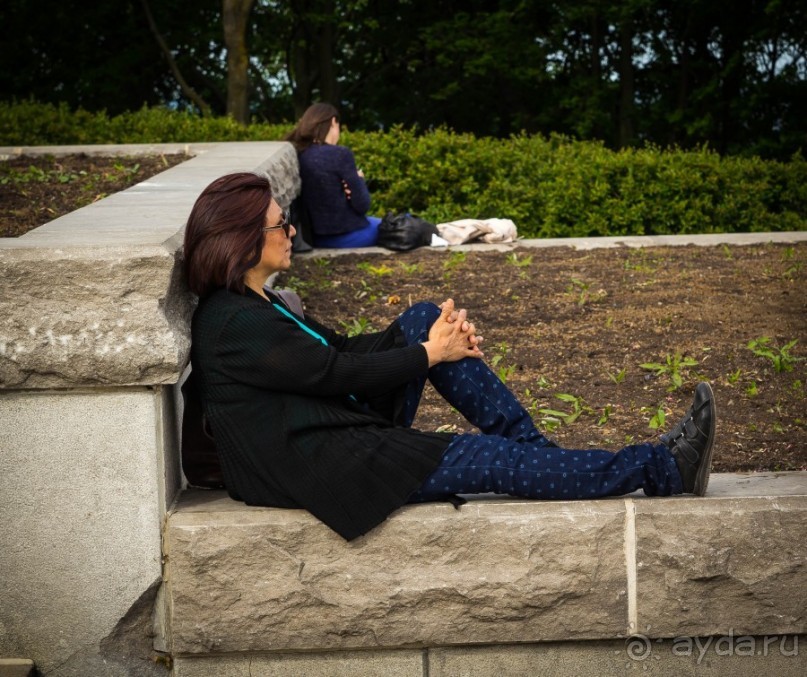 МОНРЕАЛЬ - ПРОГУЛКА УТРОМ. КАНАДА, МОНРЕАЛЬ. ЛЮДИ НА УЛИЦАХ