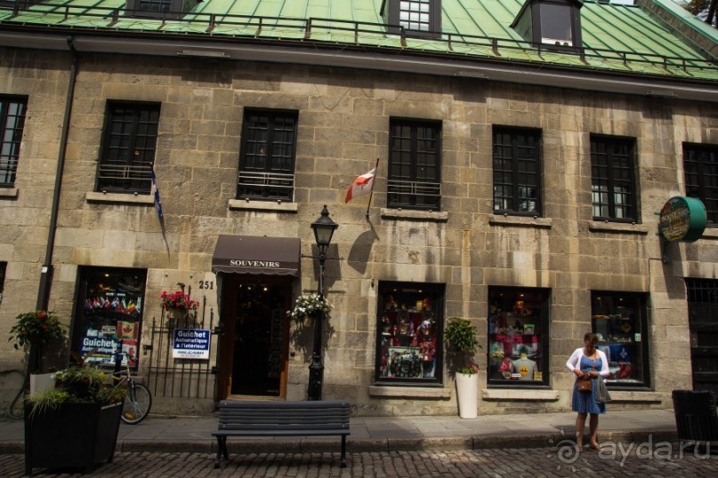 МОНРЕАЛЬ - ПРОГУЛКА УТРОМ. КАНАДА, МОНРЕАЛЬ. ЛЮДИ НА УЛИЦАХ