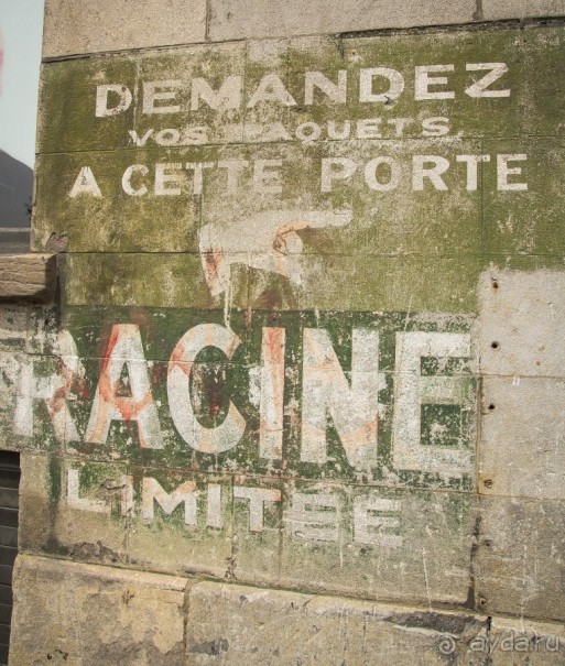 МОНРЕАЛЬ - ПРОГУЛКА УТРОМ. КАНАДА, МОНРЕАЛЬ. ЛЮДИ НА УЛИЦАХ