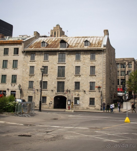 МОНРЕАЛЬ - ПРОГУЛКА УТРОМ. КАНАДА, МОНРЕАЛЬ. ЛЮДИ НА УЛИЦАХ