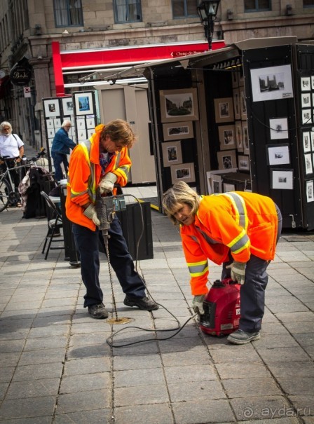 МОНРЕАЛЬ - ПРОГУЛКА УТРОМ. КАНАДА, МОНРЕАЛЬ. ЛЮДИ НА УЛИЦАХ