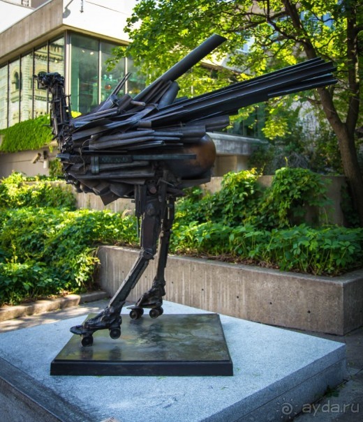 МОНРЕАЛЬ - ПРОГУЛКА УТРОМ. КАНАДА, МОНРЕАЛЬ. ЛЮДИ НА УЛИЦАХ