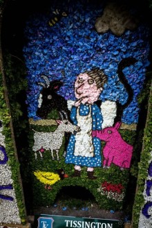 Альбом отзыва "WELL-DRESSING - ДЕРЕВНЯ TISSINGTON"