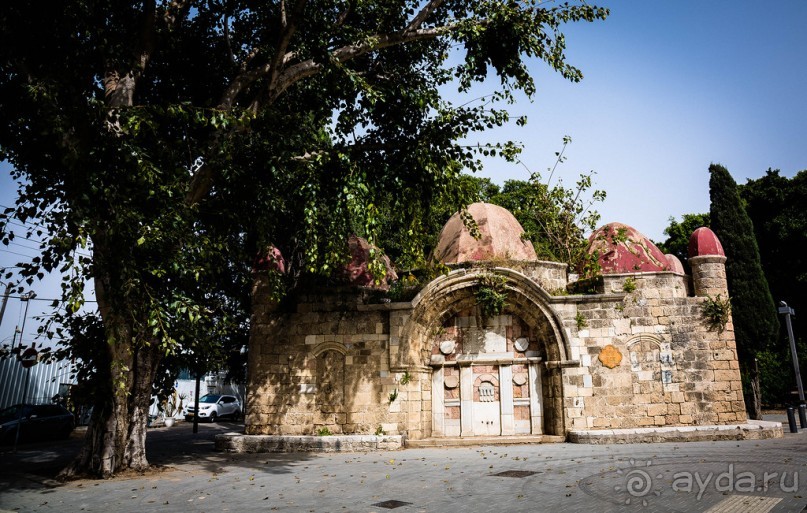 ЦВЕТЫ, ГРАФФИТИ И ОСМАНСКО-ТУРЕЦКАЯ ВОДЯНАЯ БАШНЯ