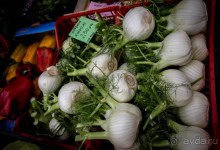 TRENTO НА СЕВЕРЕ ИТАЛИИ В БАЗАРНЫЙ ДЕНЬ В МАРТЕ