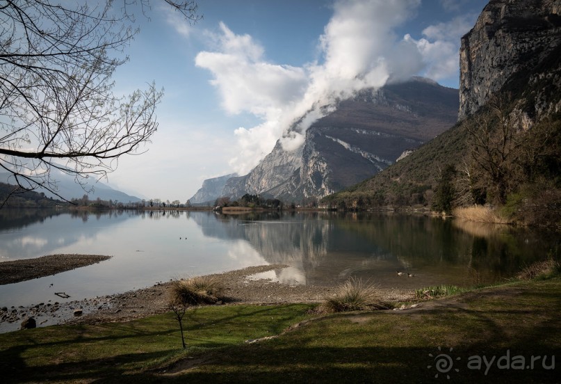 TRENTO НА СЕВЕРЕ ИТАЛИИ В БАЗАРНЫЙ ДЕНЬ В МАРТЕ