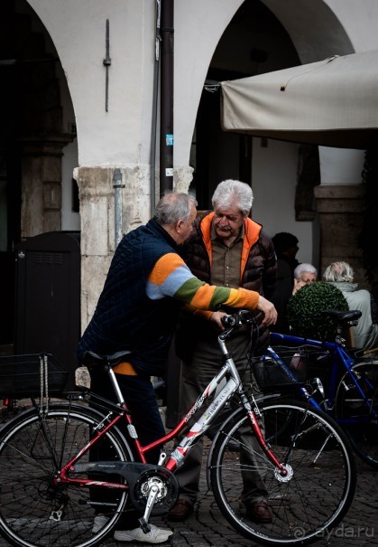 Альбом отзыва "TRENTO НА СЕВЕРЕ ИТАЛИИ В БАЗАРНЫЙ ДЕНЬ В МАРТЕ"