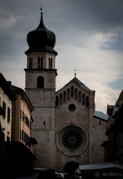 Альбом отзыва "TRENTO НА СЕВЕРЕ ИТАЛИИ В БАЗАРНЫЙ ДЕНЬ В МАРТЕ"