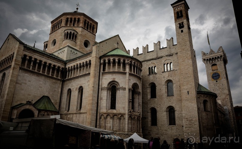 Альбом отзыва "TRENTO НА СЕВЕРЕ ИТАЛИИ В БАЗАРНЫЙ ДЕНЬ В МАРТЕ"