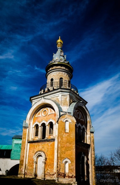 ТОРЖОК , БОРИСОГЛЕБСКИЙ МОНАСТЫРЬ. СТАРО-ВОЗНЕСЕНСКАЯ ЦЕРКОВЬ XVIII В И БЕЛЫЙ ДОМ В ТОРЖКЕ