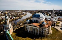 ТОРЖОК , БОРИСОГЛЕБСКИЙ МОНАСТЫРЬ. СТАРО-ВОЗНЕСЕНСКАЯ ЦЕРКОВЬ XVIII В И БЕЛЫЙ ДОМ В ТОРЖКЕ