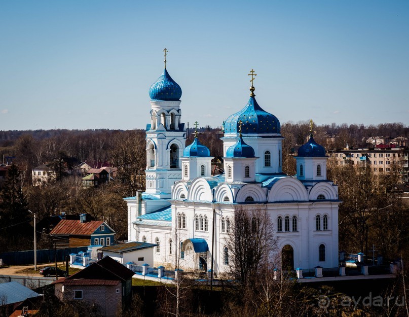 ТОРЖОК , БОРИСОГЛЕБСКИЙ МОНАСТЫРЬ. СТАРО-ВОЗНЕСЕНСКАЯ ЦЕРКОВЬ XVIII В И БЕЛЫЙ ДОМ В ТОРЖКЕ