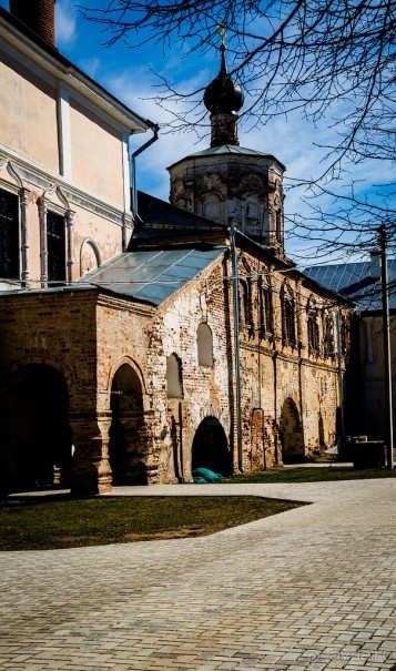 ТОРЖОК , БОРИСОГЛЕБСКИЙ МОНАСТЫРЬ. СТАРО-ВОЗНЕСЕНСКАЯ ЦЕРКОВЬ XVIII В И БЕЛЫЙ ДОМ В ТОРЖКЕ