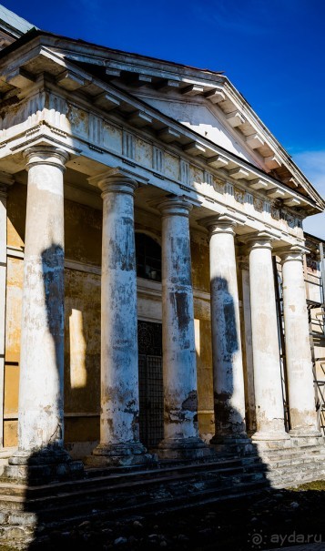 ТОРЖОК , БОРИСОГЛЕБСКИЙ МОНАСТЫРЬ. СТАРО-ВОЗНЕСЕНСКАЯ ЦЕРКОВЬ XVIII В И БЕЛЫЙ ДОМ В ТОРЖКЕ