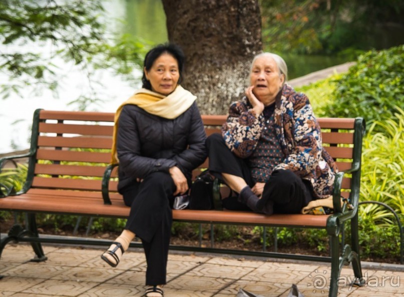 ВОКРУГ ОЗЕРА В ХАНОЕ