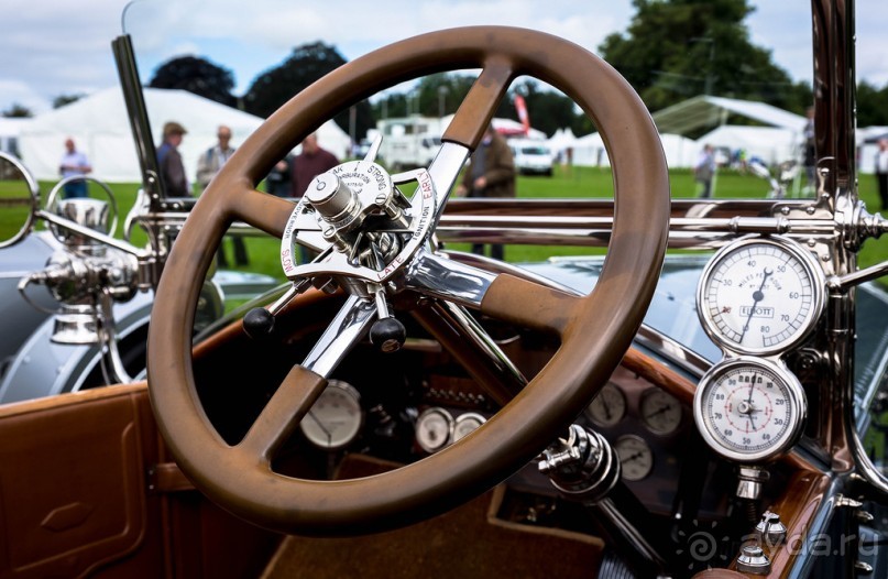 БЕНТЛИ И РОЛЛС- РОЙСЫ