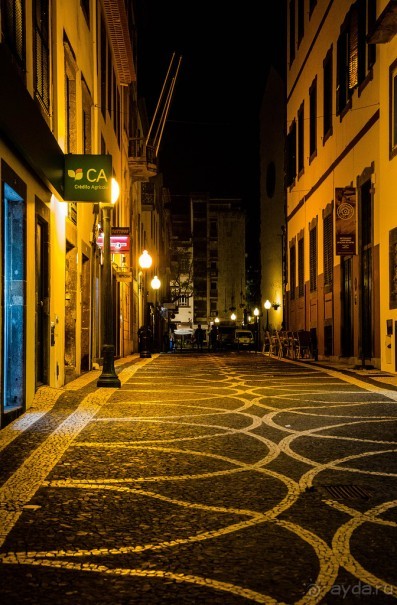 ВЕЧЕРНИЕ УЛИЦЫ НА МАДЕЙРЕ В НОЯБРЕ