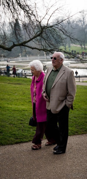 ЛЮДИ НА УЛИЦАХ ЛОНДОНА В НАЧАЛЕ МАРТА