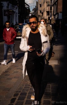 ЛЮДИ НА УЛИЦАХ ЛОНДОНА В НАЧАЛЕ МАРТА