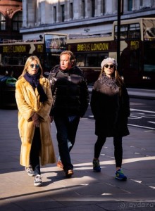 ЛЮДИ НА УЛИЦАХ ЛОНДОНА В НАЧАЛЕ МАРТА