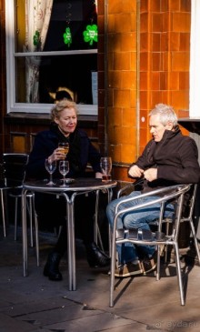 ЛЮДИ НА УЛИЦАХ ЛОНДОНА В НАЧАЛЕ МАРТА