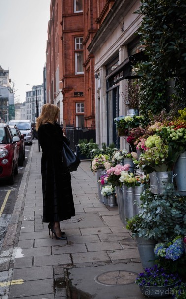 ЛЮДИ НА УЛИЦАХ ЛОНДОНА В НАЧАЛЕ МАРТА