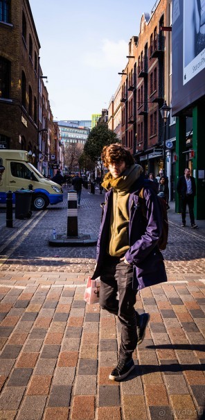 ЛЮДИ НА УЛИЦАХ ЛОНДОНА В НАЧАЛЕ МАРТА