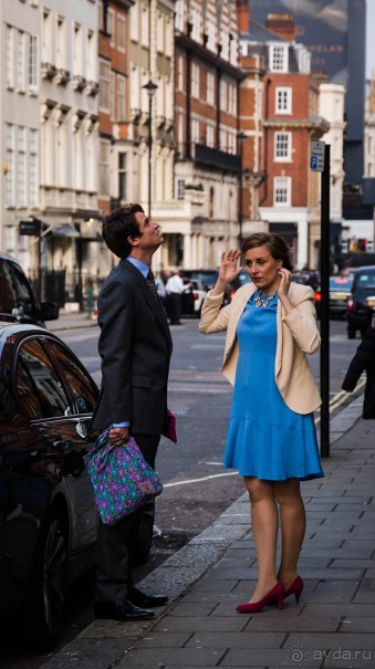 ЛЮДИ НА УЛИЦАХ ЛОНДОНА В НАЧАЛЕ МАРТА