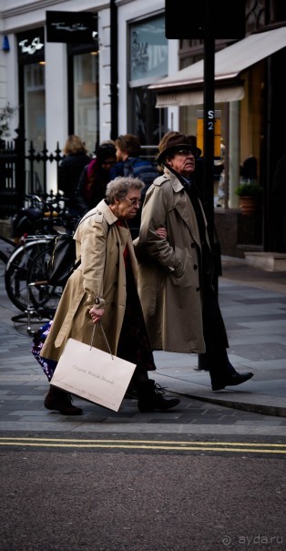 ЛЮДИ НА УЛИЦАХ ЛОНДОНА В НАЧАЛЕ МАРТА