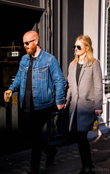 ЛЮДИ НА УЛИЦАХ ЛОНДОНА В НАЧАЛЕ МАРТА