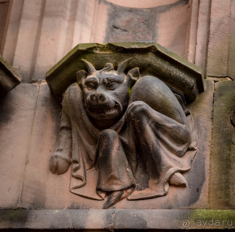 КАМЕННАЯ РЕЗЬБА НА СОБОРЕ В ЧЕСТЕРЕ