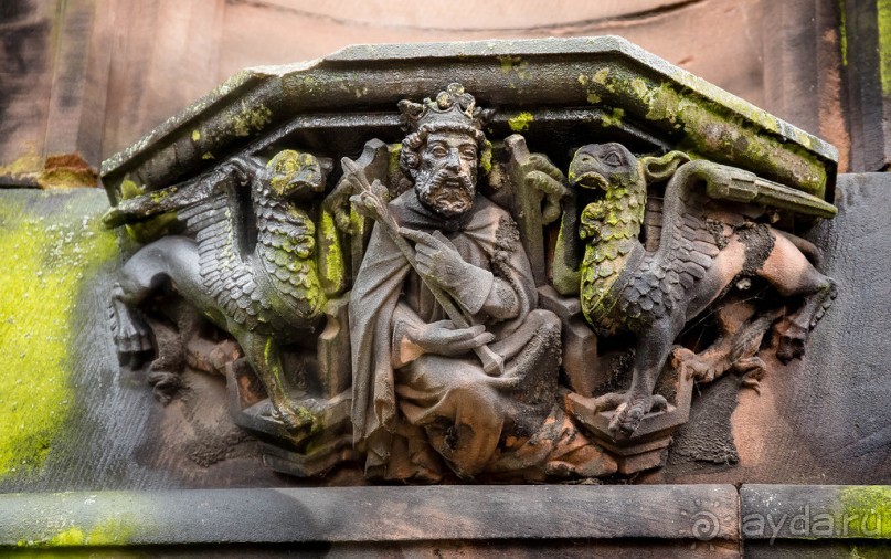 КАМЕННАЯ РЕЗЬБА НА СОБОРЕ В ЧЕСТЕРЕ