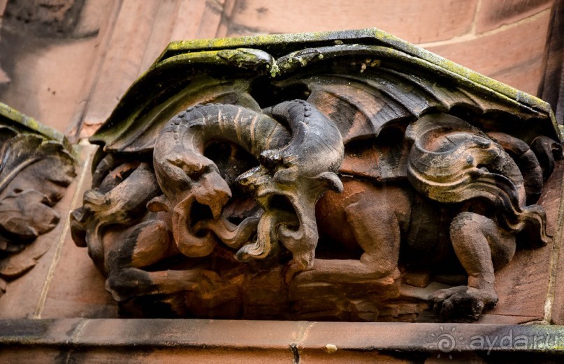 КАМЕННАЯ РЕЗЬБА НА СОБОРЕ В ЧЕСТЕРЕ