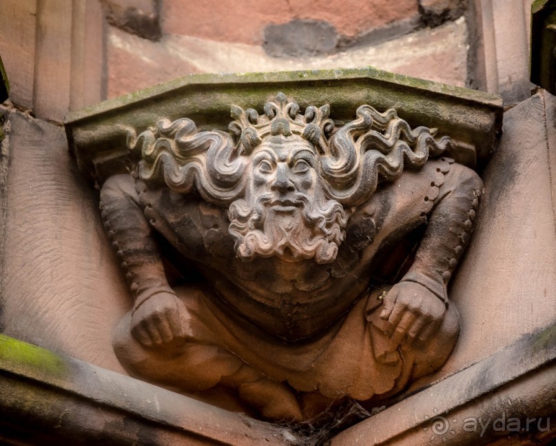 КАМЕННАЯ РЕЗЬБА НА СОБОРЕ В ЧЕСТЕРЕ