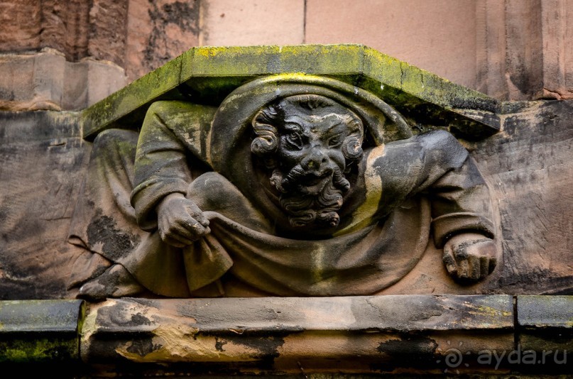 КАМЕННАЯ РЕЗЬБА НА СОБОРЕ В ЧЕСТЕРЕ