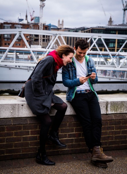 ЛЮДИ НА УЛИЦАХ ЛОНДОНА В КОНЦЕ МАРТА